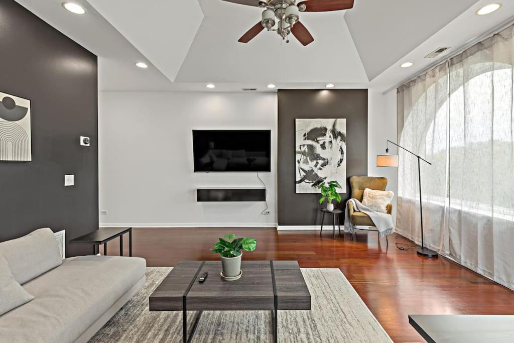 The Penthouse, Lux Stay Near Downtown, Uofc & Lake Chicago Exterior photo