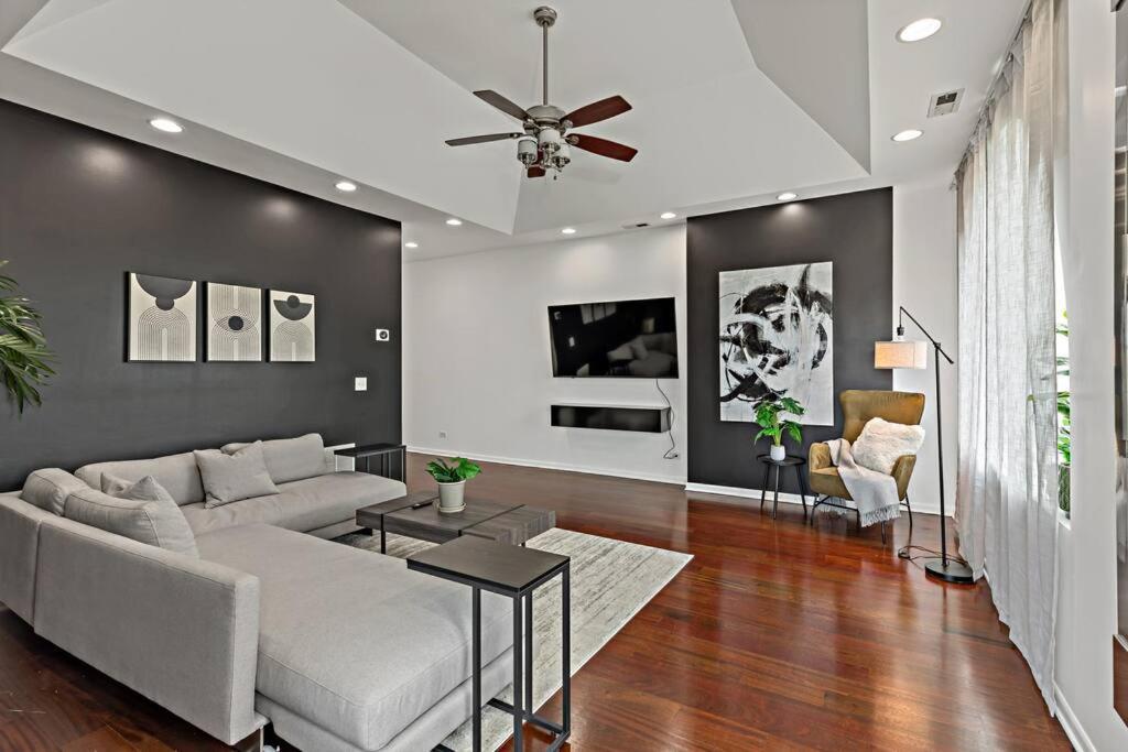 The Penthouse, Lux Stay Near Downtown, Uofc & Lake Chicago Exterior photo
